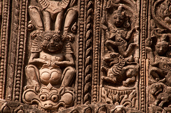Three Figures, Stone Temple Gate