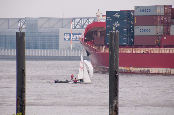 Traffic on the Elbe